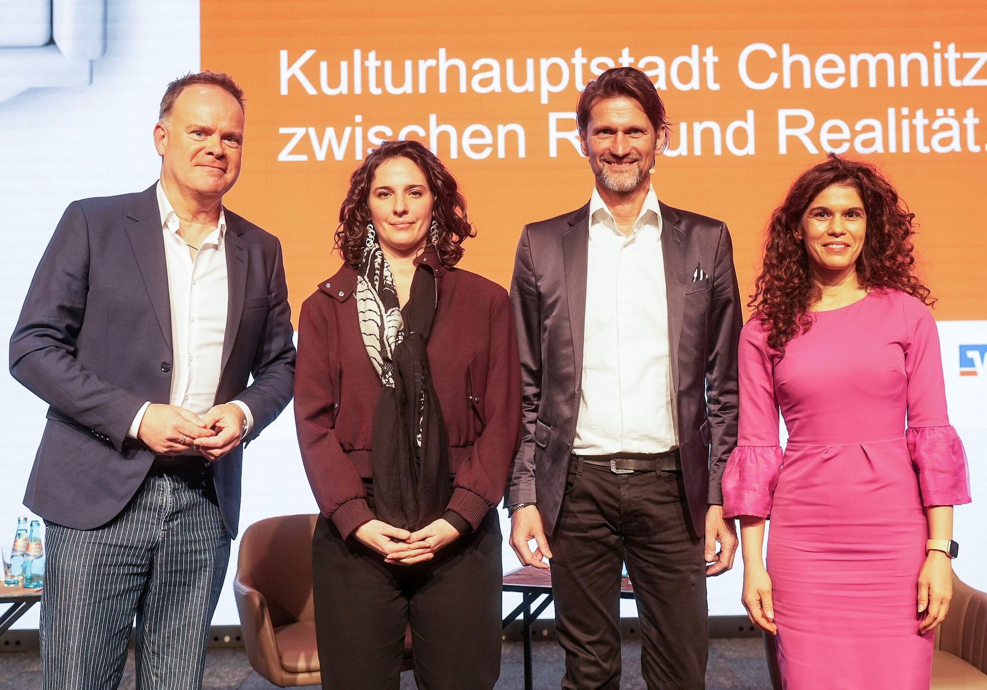 Perspektivwechsel-Gruppenbild-Kraftverkehr-Chemnitz